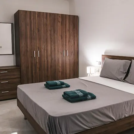 Modern & Comfortable In Msida Santa Vennera